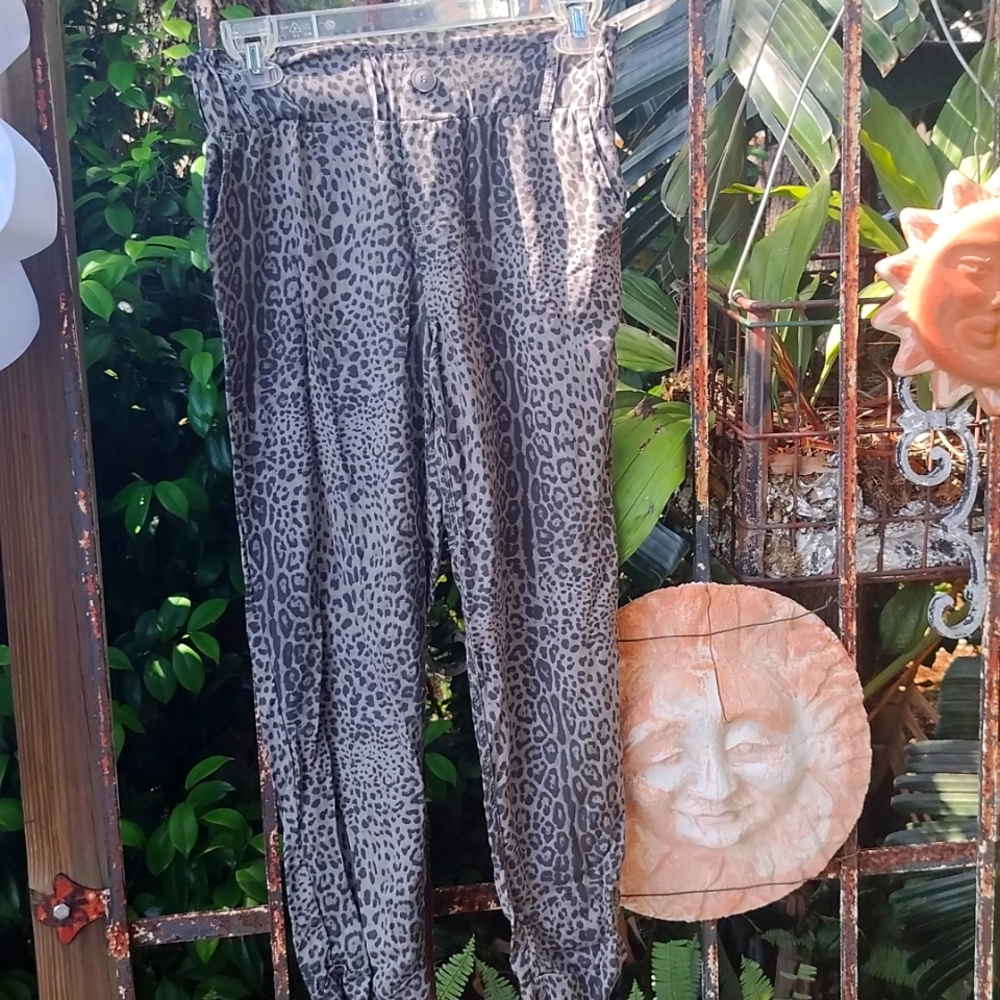 Rewash brand Los Angeles gray leopard print joggers small